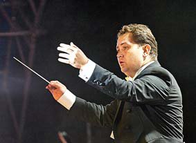 Рөстәм Сөләймәнов: «Оркестр менән мин күңелем, күҙҙәрем аша идара итәм…»