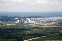 Шартлаған 4-се энергоблоктың өҫтөнә ышыҡ ҡорорға хәл ителә...  (Чернобыль АЭС-ындағы фажиғәгә - 30 йыл)