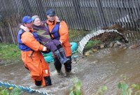 Өфөлә ташҡын: һыу Кооператив аҡлан биҫтәһен баҫҡан, өс кеше ситкә күсерелгән