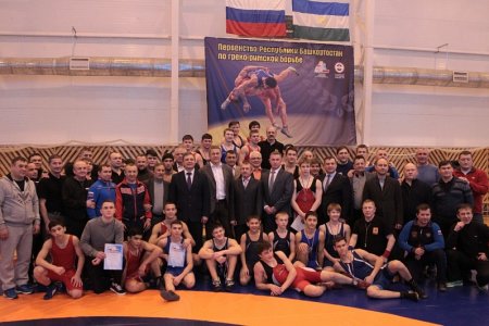 Радий Хабиров наградил призеров юношеского первенства Башкирии по греко-римской борьбе