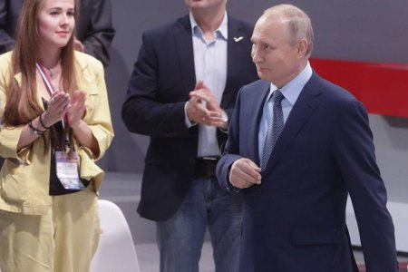 Владимир Путин йәш белгестәргә йүнәлтмә хәстәрләй