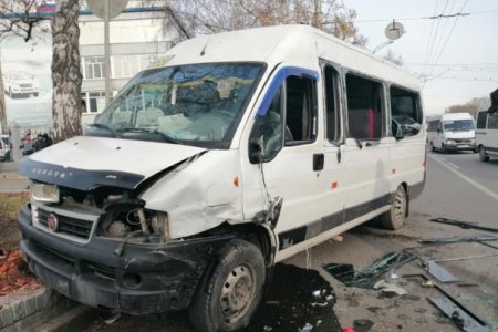 Өфөлә пассажирҙар автобусы әйләнгән